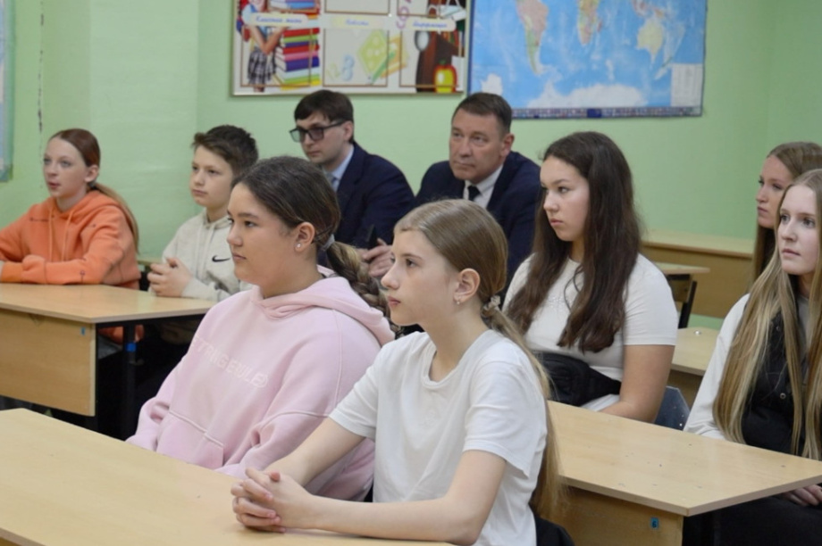 На Камчатке юные кинологи учатся заботиться о собаках и осваивают профессию. Фото: kamgov.ru. Фотография 7